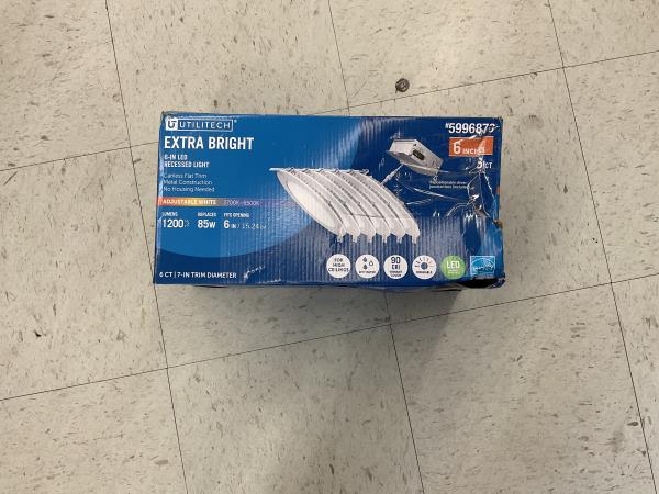 Utilitech Extra Bright 6-in LED Recessed Light - Adjustable White, 1200 Lumens, 8.5W Retail $20.00