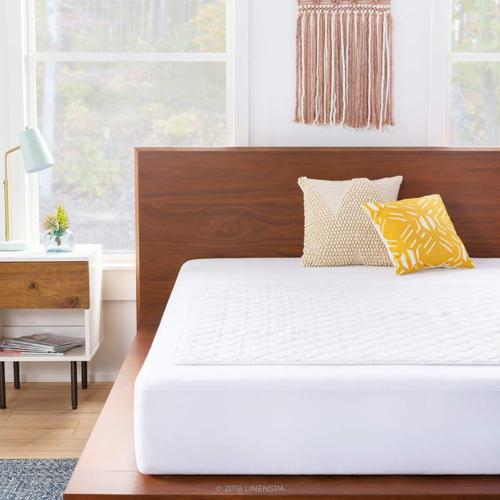 Linenspa Waterproof Mattress Pad â€“ 44" x 52" Non Slip Waterproof Sheet and Mattress Protector â€“ Highly Absorbent, Machine Washable, Quilted â€“ Fits Full & Queen, White