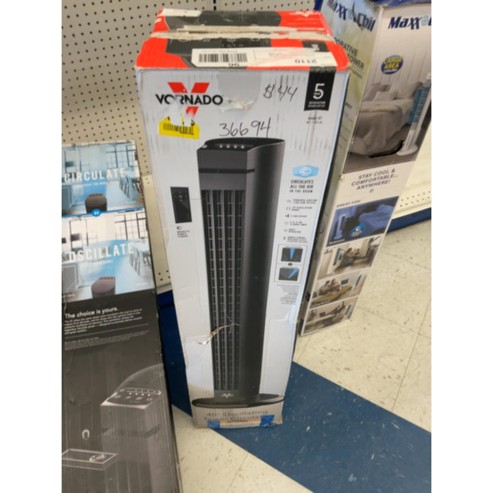 Vornado 4T Oscillating Tower Fan with Remote Control  40  Tall  Black (New)
