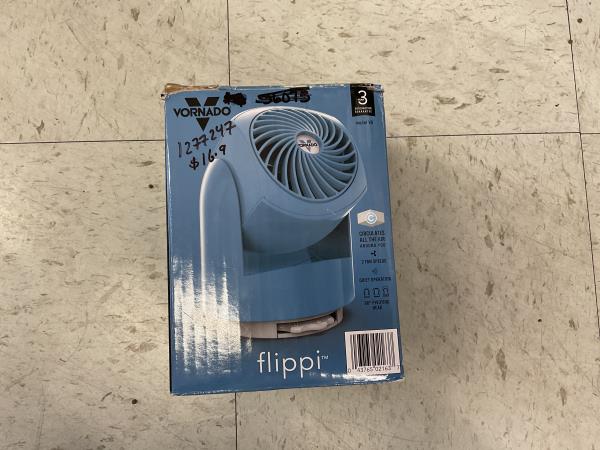 Vornado Flippi V6 Compact Air Circulator Fan  3.2  Tabletop Fan  Adjustable Head  2 Speeds  Blue Retail $22.99