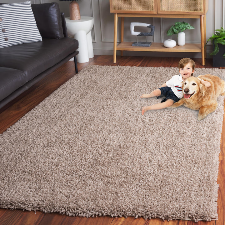 SAFAVIEH Classic Shag Collection Area Rug - 5' x 8', Taupe, Handmade, 1.75-inch Thick Ideal for High Traffic Areas in Living Room, Bedroom (SG240D) Retail $173.98