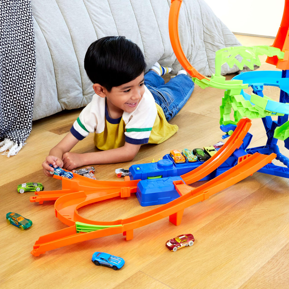 Hot Wheels Toy Car Track Set, Stunt Track Mid-Air Crash with 1:64 Scale Die-Cast Toy Car, Motorized Booster for Non-Stop Stunting & Racing Retail $53.99
