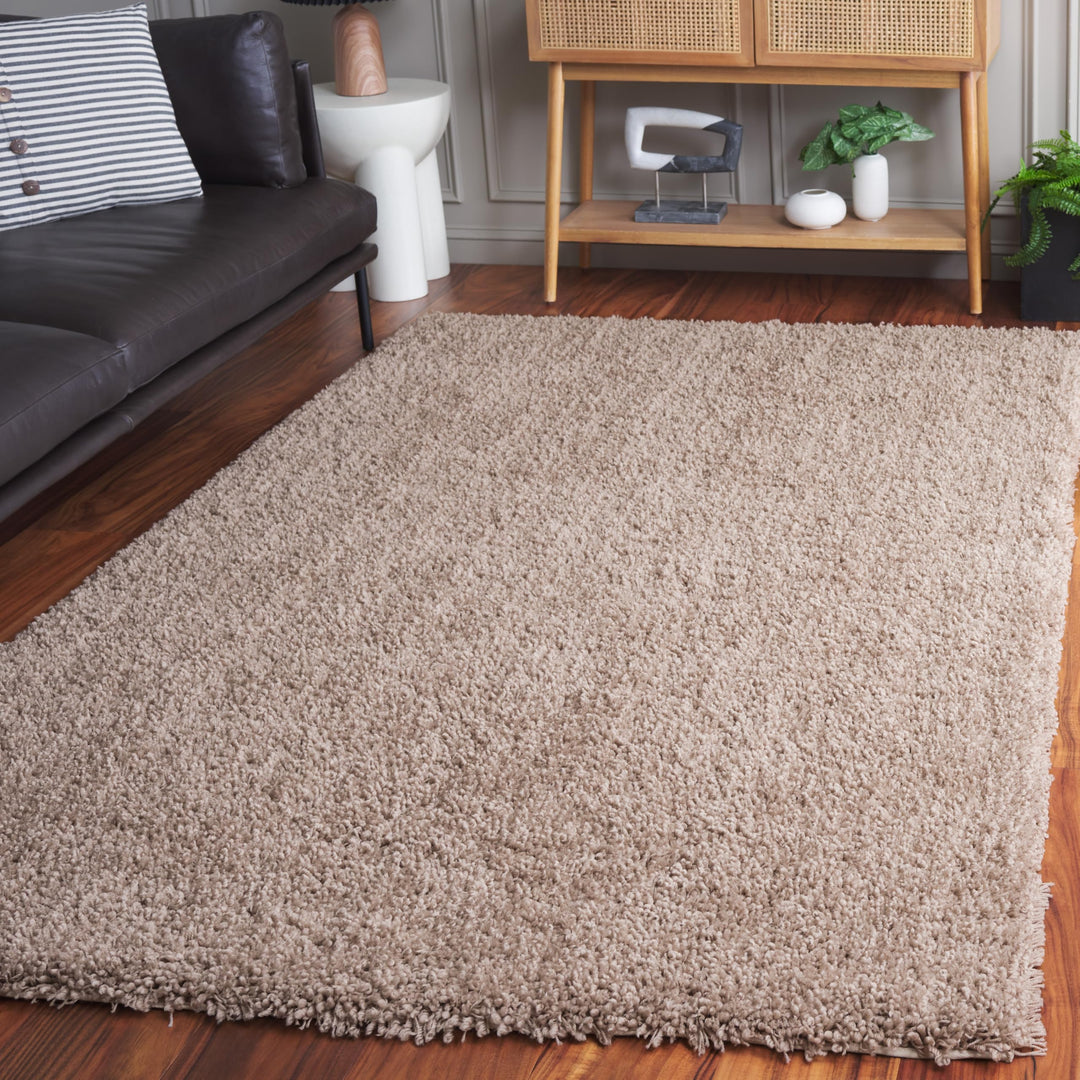 SAFAVIEH Classic Shag Collection Area Rug - 5' x 8', Taupe, Handmade, 1.75-inch Thick Ideal for High Traffic Areas in Living Room, Bedroom (SG240D) Retail $173.98