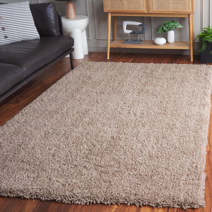 SAFAVIEH Classic Shag Collection Area Rug - 5' x 8', Taupe, Handmade, 1.75-inch Thick Ideal for High Traffic Areas in Living Room, Bedroom (SG240D) Retail $173.98