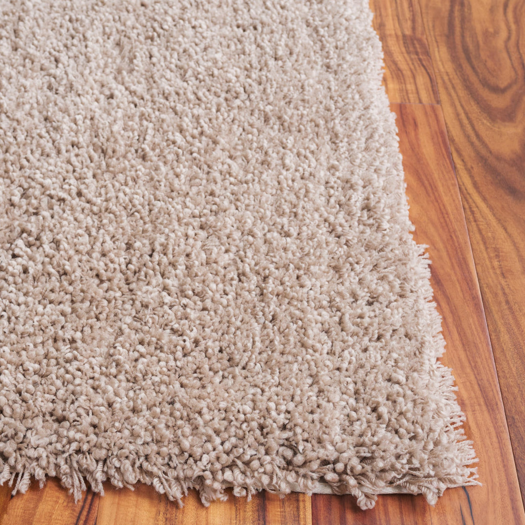 SAFAVIEH Classic Shag Collection Area Rug - 5' x 8', Taupe, Handmade, 1.75-inch Thick Ideal for High Traffic Areas in Living Room, Bedroom (SG240D) Retail $173.98