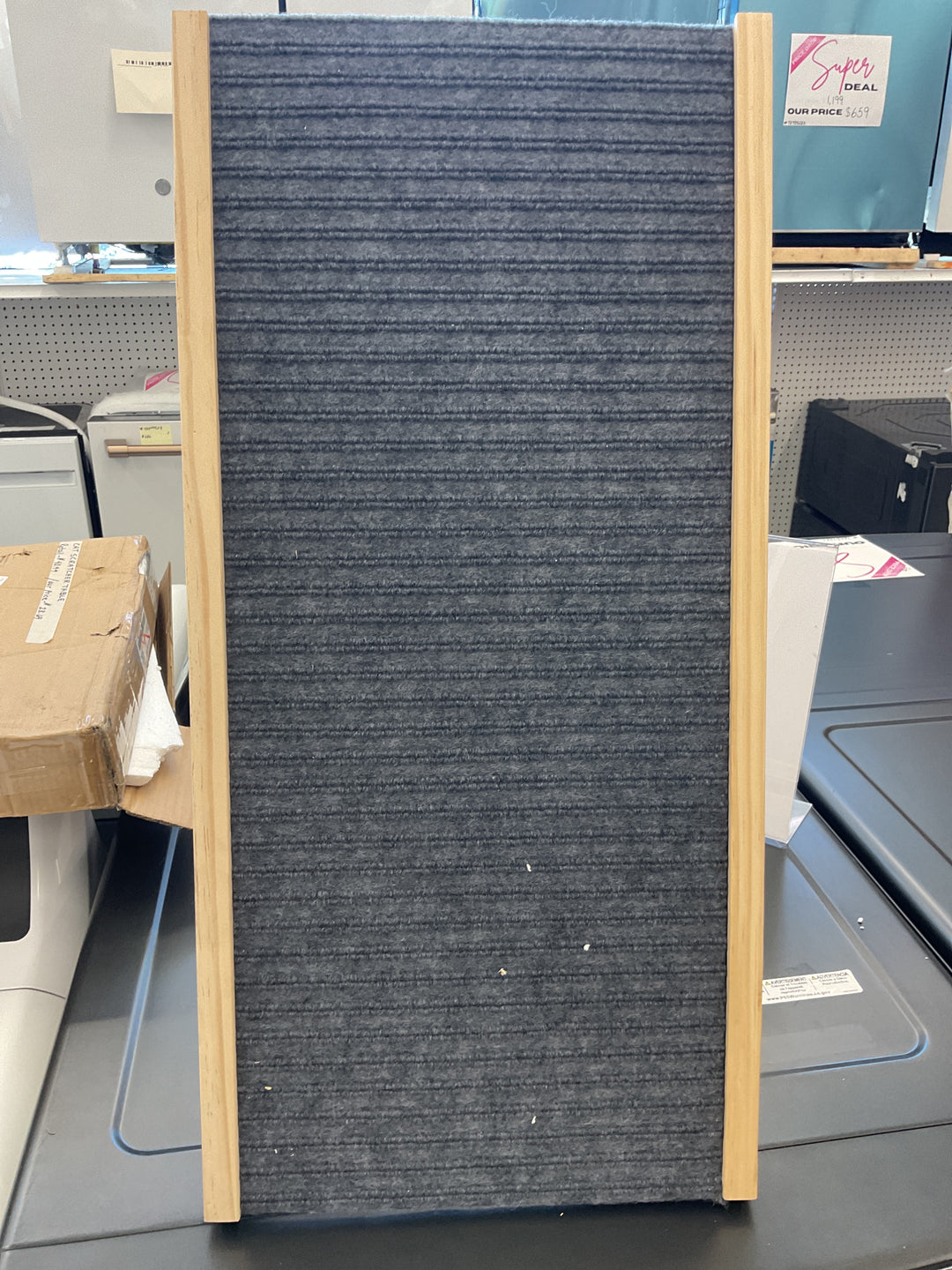 Cat scratching table