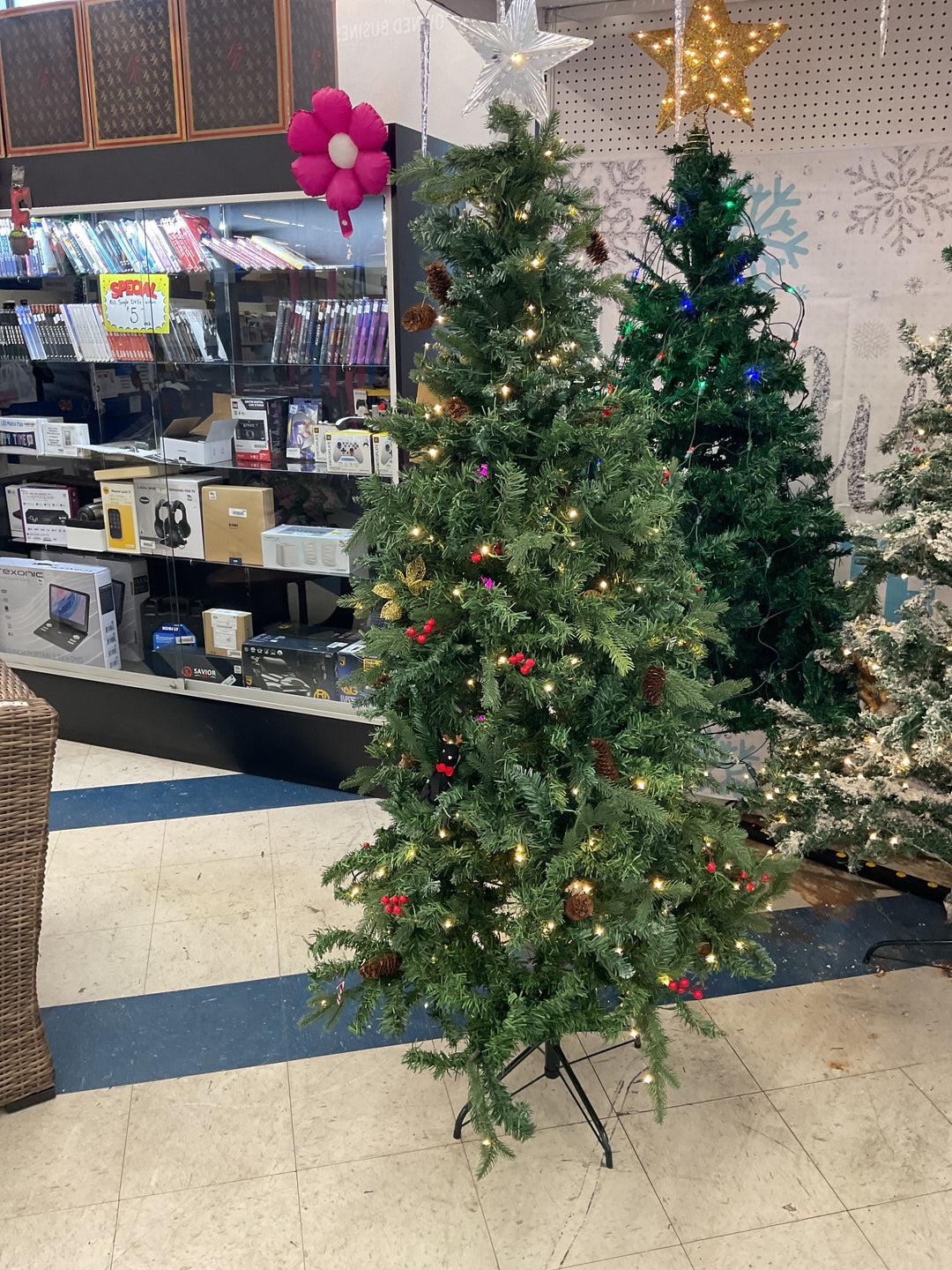 6-Ft unbranded pre lit Christmas tree (NOT SHIPPED NIN ORIGINAL BOX)
