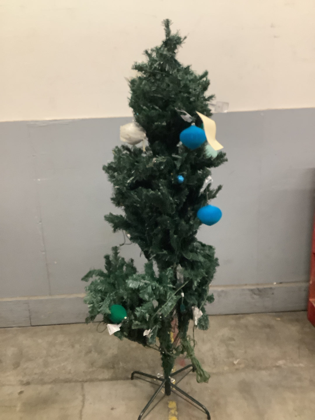 National Tree Company 6-Foot Pre-Lit Acacia Artificial Christmas Tree (NOT SHIPPED IN ORIGINAL BOX)