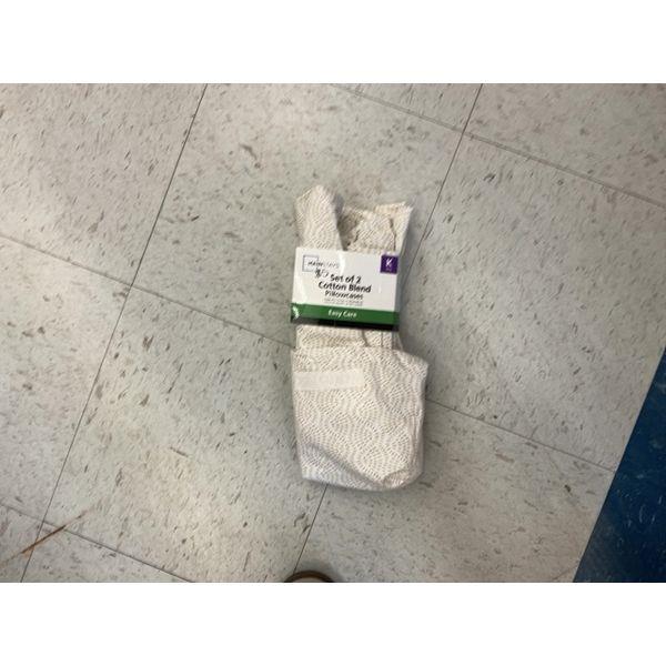 Mainstays - Set of 2 Cotton Blend Pillowcases - Easy Care Retail $7.00