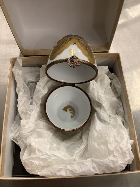 GR Limoges France Porcelain Hinged Egg - Gold Leaf & Bird Design Retail $150.00