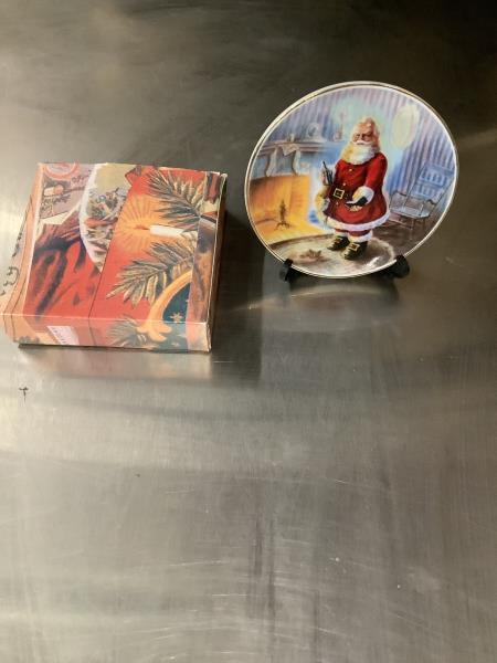 Duncan Royale "Soda Pop" The Final Stage of Santas Evolution Collector Plate Retail $24.99