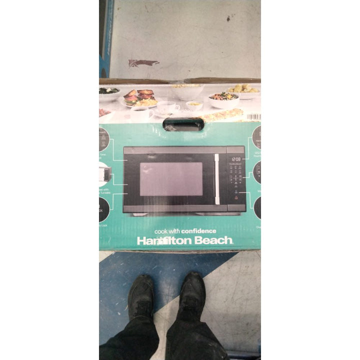 Hamilton Beach HB8436193153-03 1.1 Cu Ft Countertop Microwave Oven in Black