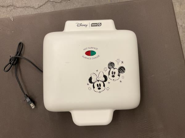 Disney Dash Mickey & Minnie Mouse Waffle Maker Retail $35.00