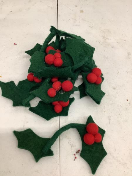 10 piece Felt Holly Berry Leaves - Green Retail $14.99