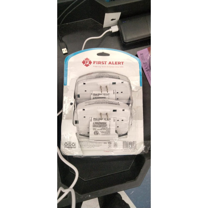 First Alert Plug-in W/Battery Back-up Electrochemical Carbon Monoxide Detector