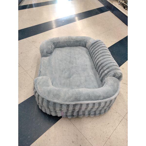 Lesure Dog Bed - Plush, Striped, Cozy Retail $35.00