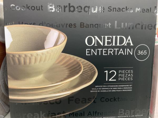 12 pieces 4 stoneware dineweare set Retail $39.00