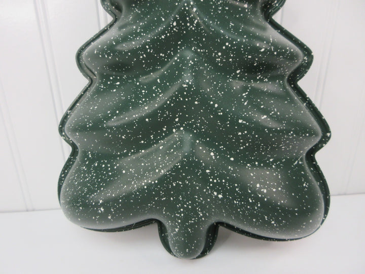 Pioneer Woman Tree Shaped Cake Pan 12"x9" Nonstick Cast Aluminum Green & White Retail $19.00