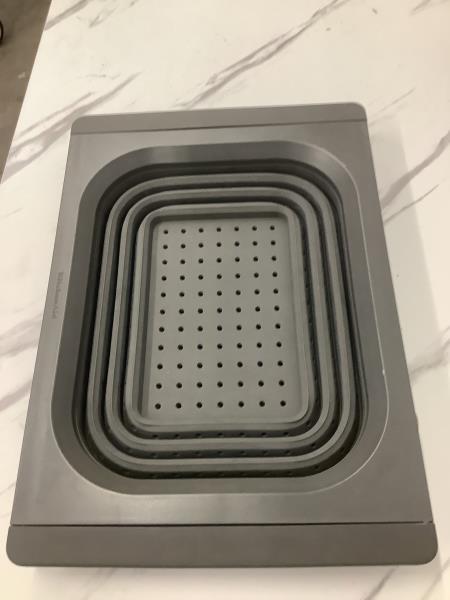 Kitchenware Collapsible Colander with Extendable Handles, Grey Retail $25.00