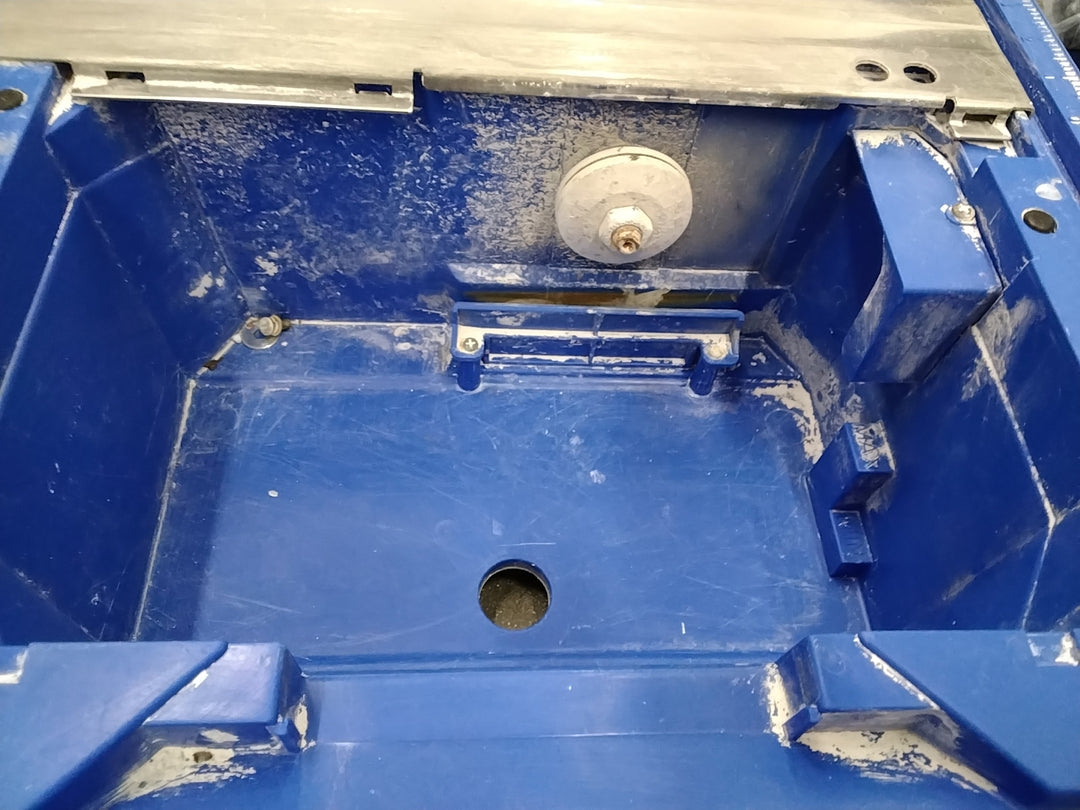 Kobalt 7-in 5-Amp Wet Tabletop Tile Saw-24-in Capacity-5-AMP Motor USED AS IS OK CONDITION MISSING PIECES TESTED WORKS