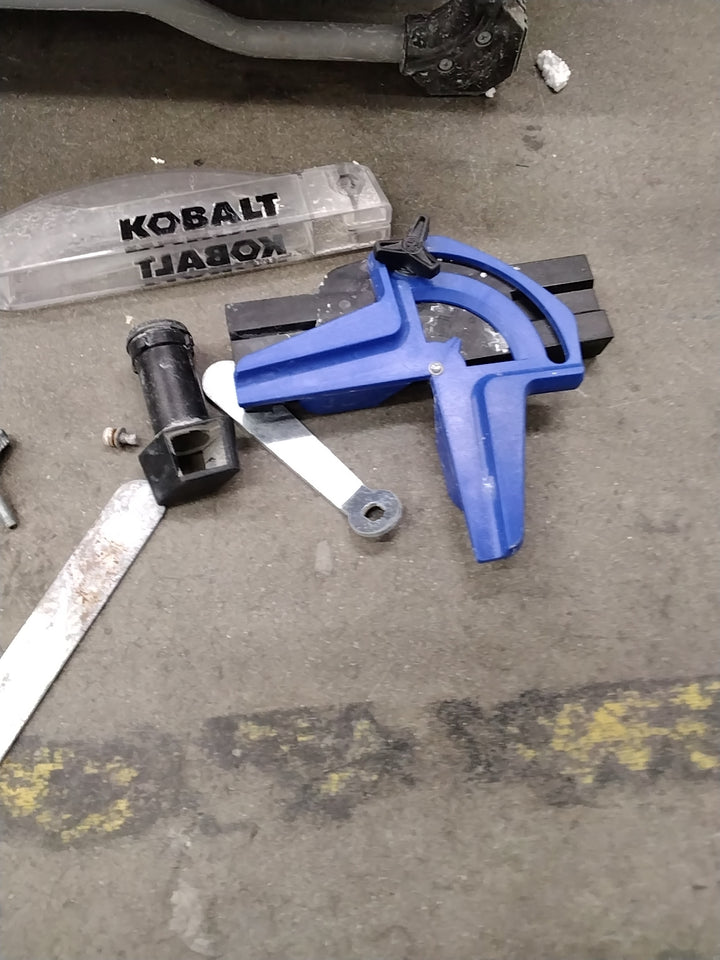 Kobalt 7-in 5-Amp Wet Tabletop Tile Saw-24-in Capacity-5-AMP Motor USED AS IS OK CONDITION MISSING PIECES TESTED WORKS
