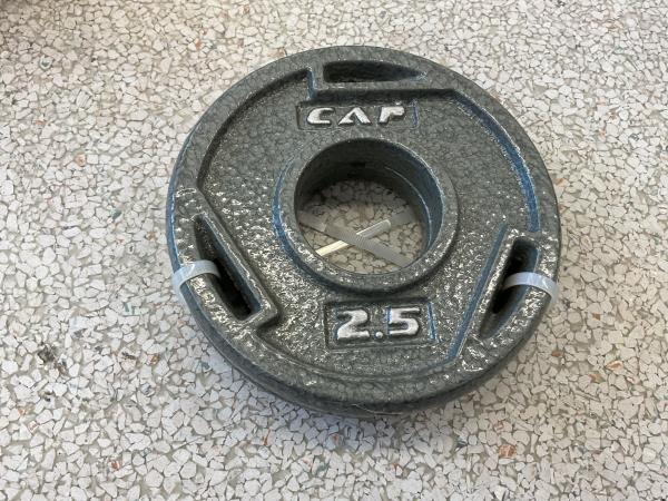 CAP Barbell 2  Olympic Grip Plate  2.5lb Pair (2x2.5lb) Retail $8.47