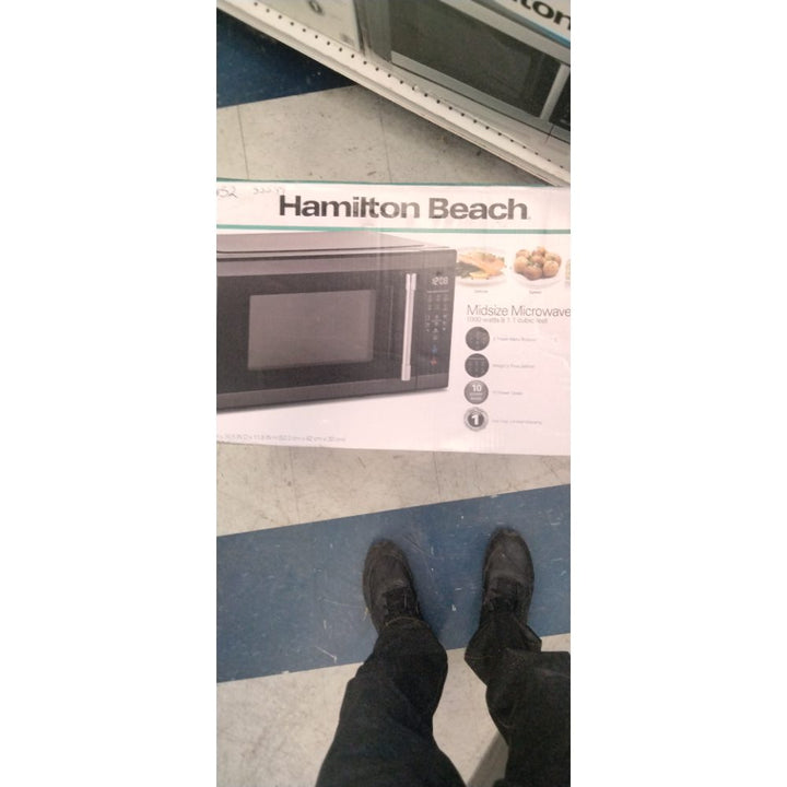 Hamilton Beach HB8436193153-03 1.1 Cu Ft Countertop Microwave Oven in Black