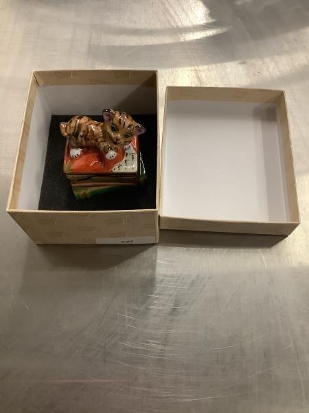 Herend Porcelain "Tiger Cub on Books" Trinket Box Retail $150.00
