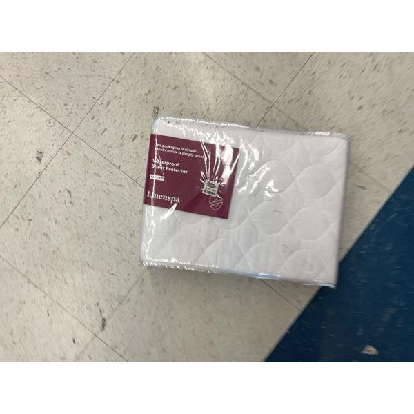 Linenspa Waterproof Sheet Protector - 30" x 32" Retail $15.00