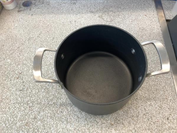 Kirkland signature - Black Stock Pot with Silver Handles Retail $20.99
