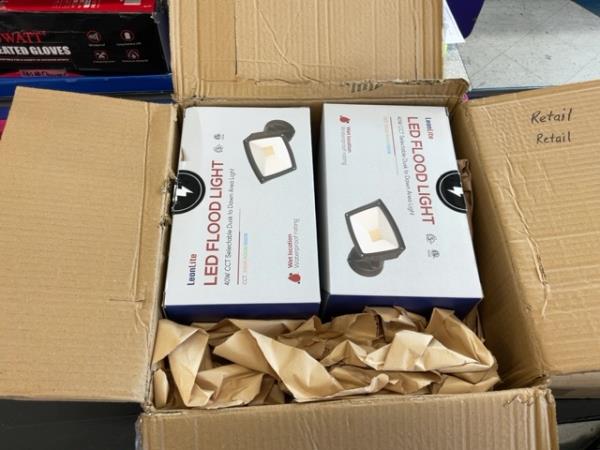 LeonLite LED Flood Light - 40W CCT Selectable, Dusk to Dawn Retail $35.00
