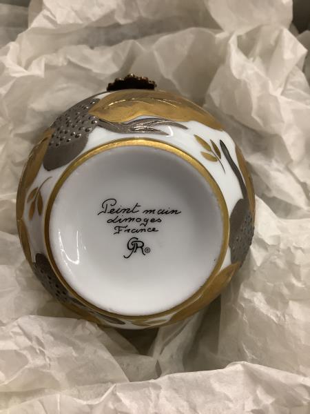 GR Limoges France Porcelain Hinged Egg - Gold Leaf & Bird Design Retail $150.00