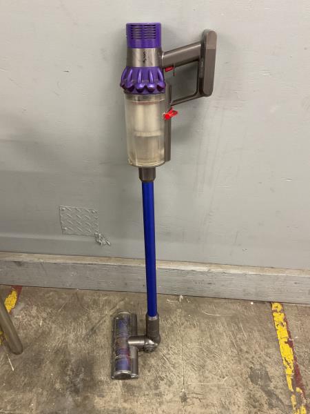 Dyson Vacuum Cleaner - Cordless Stick Vacuum Retail $350.00