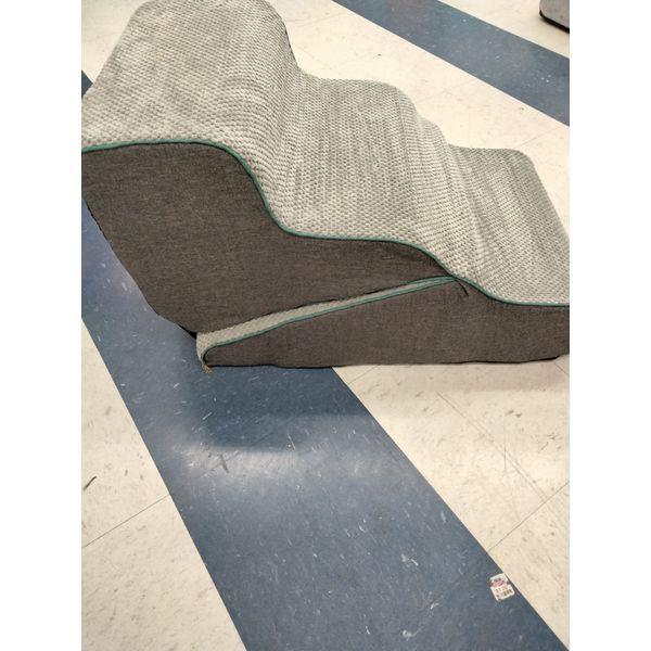 Gardner Pet Stairs - 3 Step Pet Ramp, Plush Fabric - Lightweight, Portable Retail $60.00