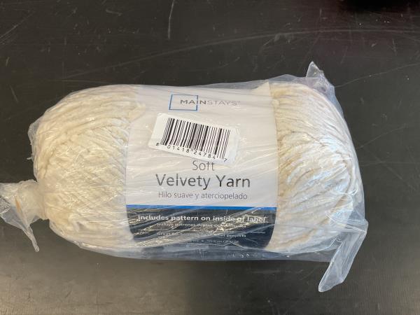 Mainstays Velvety Soft Throw Yarn - Cream Retail $7.94