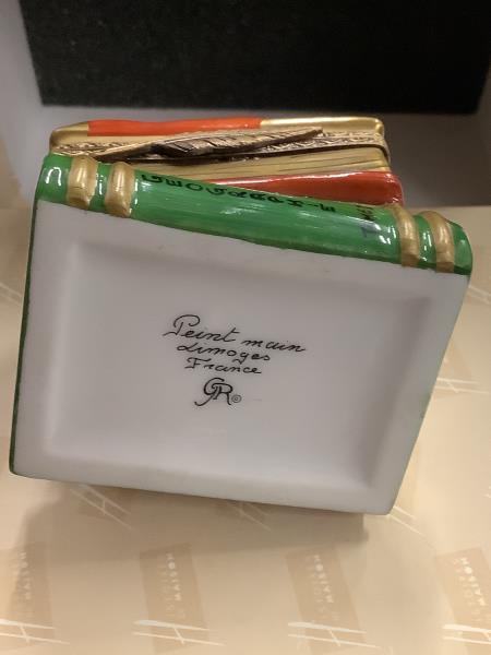Herend Porcelain "Tiger Cub on Books" Trinket Box Retail $150.00