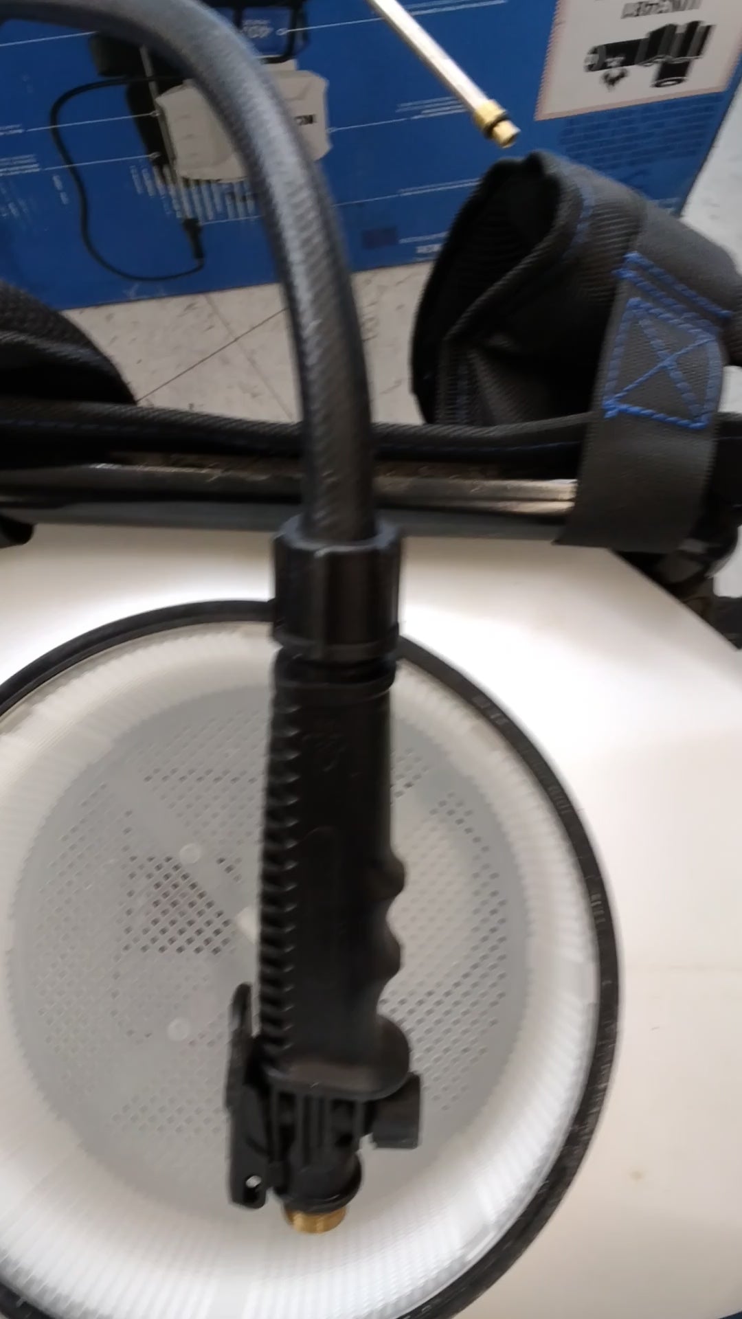 USED LIKE NEW CONDITION TESTED SEE VIDEO Kobalt Backpack Chemical Sprayer Kit - 40V Max, 120 Gallons Per Charge Retail $179.00
