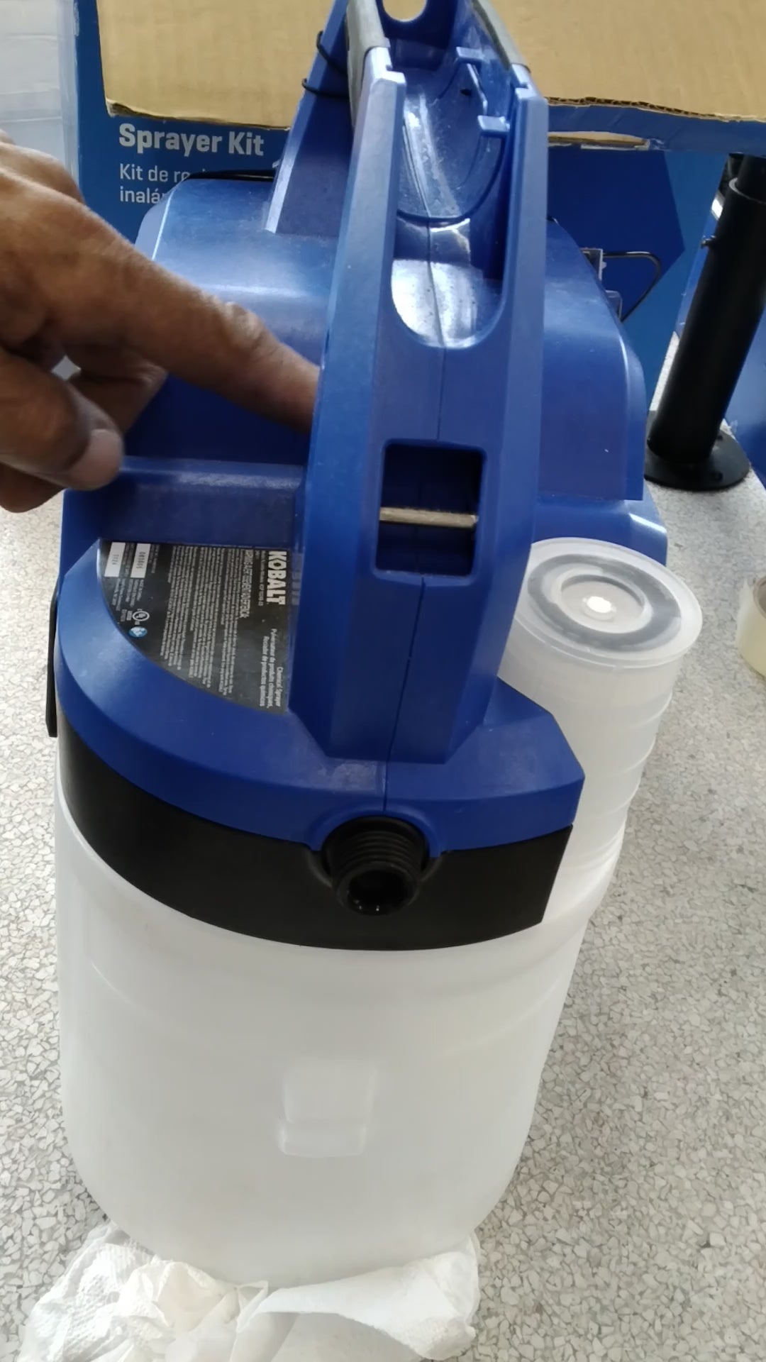 USED GOOD CONDITION TESTED SEE VIDEO HAS BATTERY AND CHARGER MISSING SPRAYER AND HOSE Kobalt 2-gal Cordless Chemical Sprayer Kit - 24V Max Retail $99.00