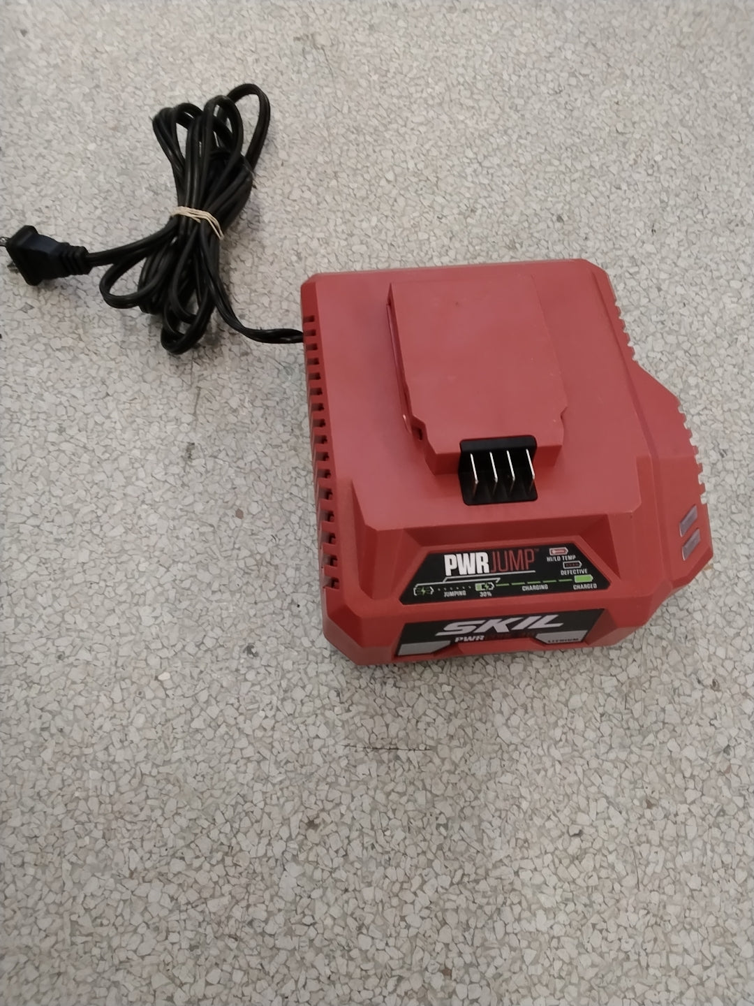 SKIL 40 VOLT BRUSHLESS 10" POLE SAW USED GOOD CONDITION UNTESTED HAS CHARGER NO BATTERY