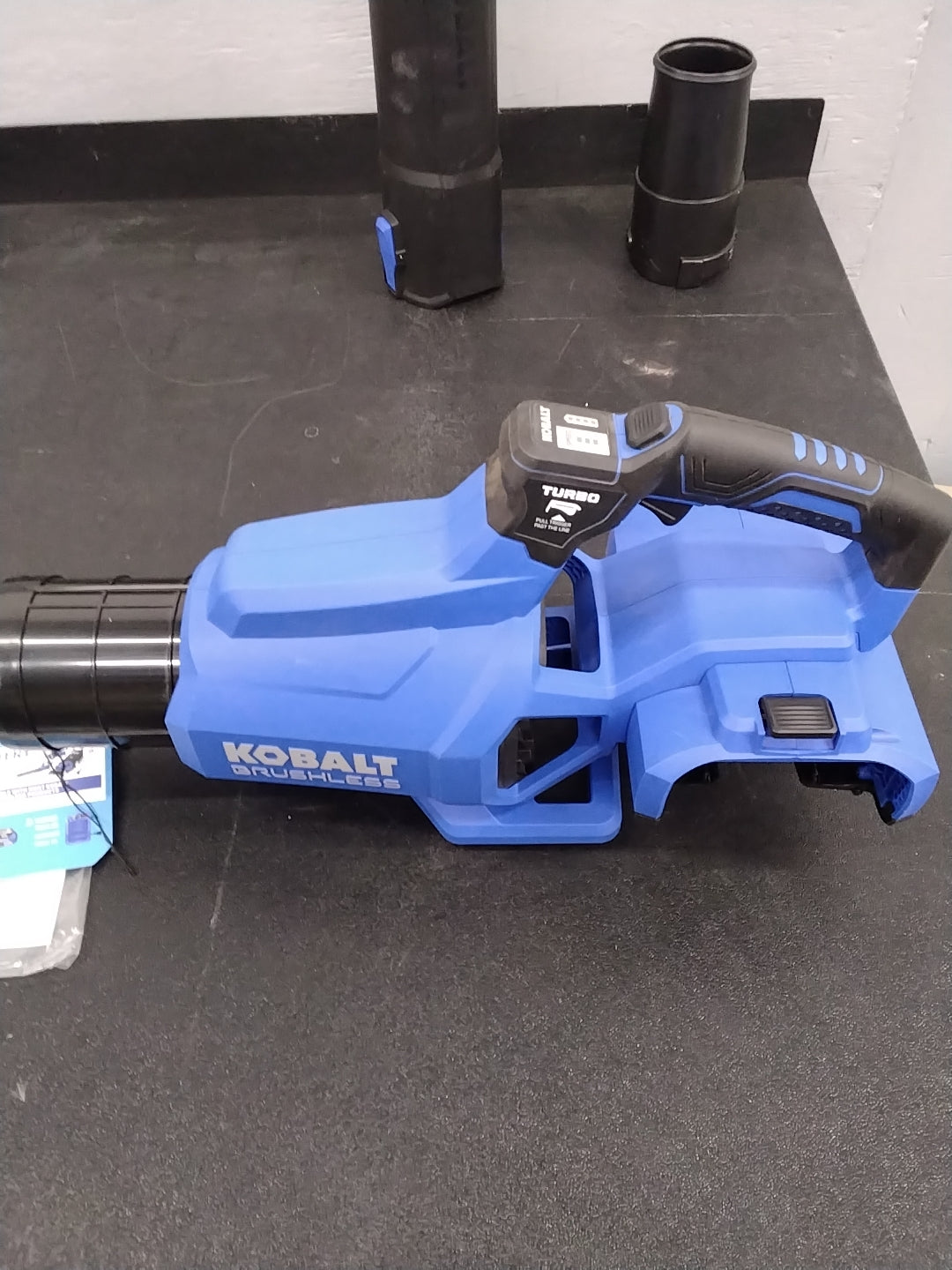 USED LIKE NEW TESTED SEE VIDEO (HAS CHARGER NO BATTERY) KOBALT 40V 600CFM BLOWER 4AH KIT