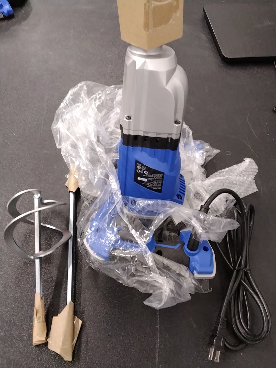 USED OK CONDITION HAS DAMAGE TESTED SEE VIDEO Kobalt 24V MAX Cordless Wet/Dry Vacuum - 3-Gal Capacity, 38-in Water Lift, 50 CFM Air Volume Retail $99.00