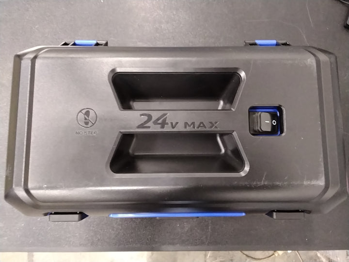 USED OK CONDITION HAS DAMAGE TESTED SEE VIDEO Kobalt 24V MAX Cordless Wet/Dry Vacuum - 3-Gal Capacity, 38-in Water Lift, 50 CFM Air Volume Retail $99.00