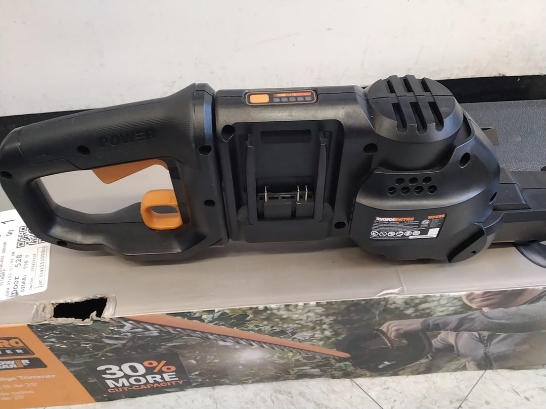 WORX Nitro WG936 40V Cordless 25" cordless hedge trimmer UNTESTED USED LIKE NEW CONNDITION HAS CHARGER AND BATTERIES 1 BATTERY DOES NOT CHARGE NEEDS 2 TO OPERATE