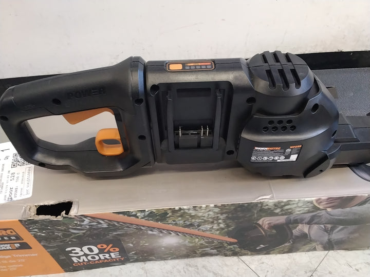 WORX Nitro WG936 40V Cordless 25" cordless hedge trimmer UNTESTED USED LIKE NEW CONNDITION HAS CHARGER AND BATTERIES 1 BATTERY DOES NOT CHARGE NEEDS 2 TO OPERATE