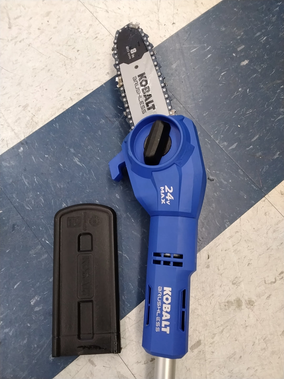 Kobalt 24-Volt 8-in Cordless Pole Saw 2 Ah Like New Condition (2AH Battery and Charger Included)Tested Works See Video