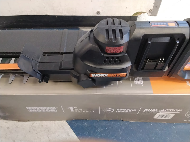 WORX Nitro WG936 40V Cordless 25" cordless hedge trimmer UNTESTED USED LIKE NEW CONNDITION HAS CHARGER AND BATTERIES 1 BATTERY DOES NOT CHARGE NEEDS 2 TO OPERATE