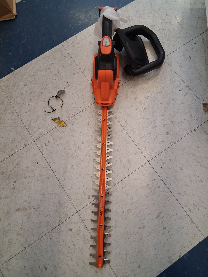 Black + Decker 20v powercut 22" hedge trimmer NEW UNUSED CONDITION UNTESTED BAD BATTERY HAS CHARGER