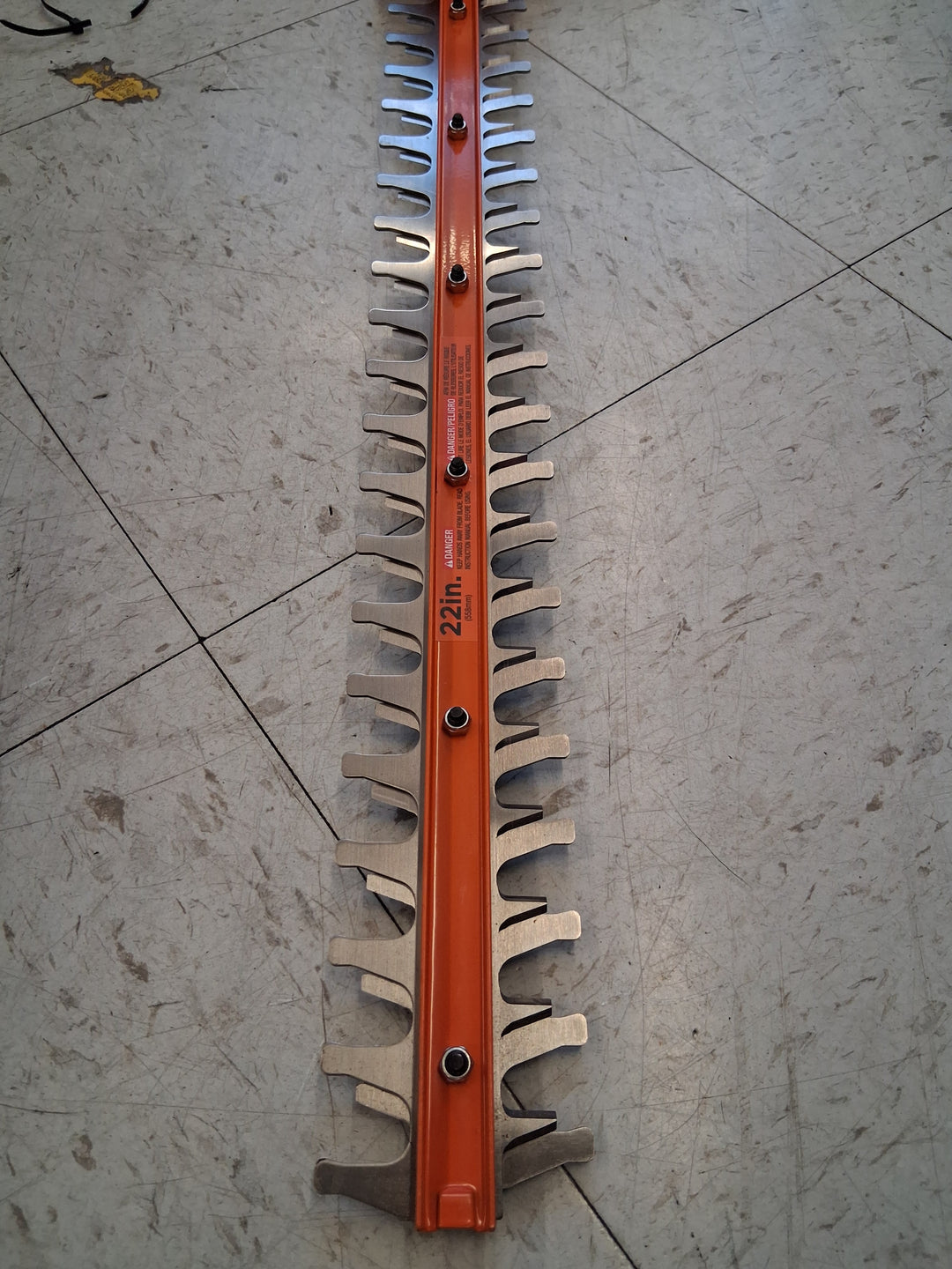 Black + Decker 20v powercut 22" hedge trimmer NEW UNUSED CONDITION UNTESTED BAD BATTERY HAS CHARGER